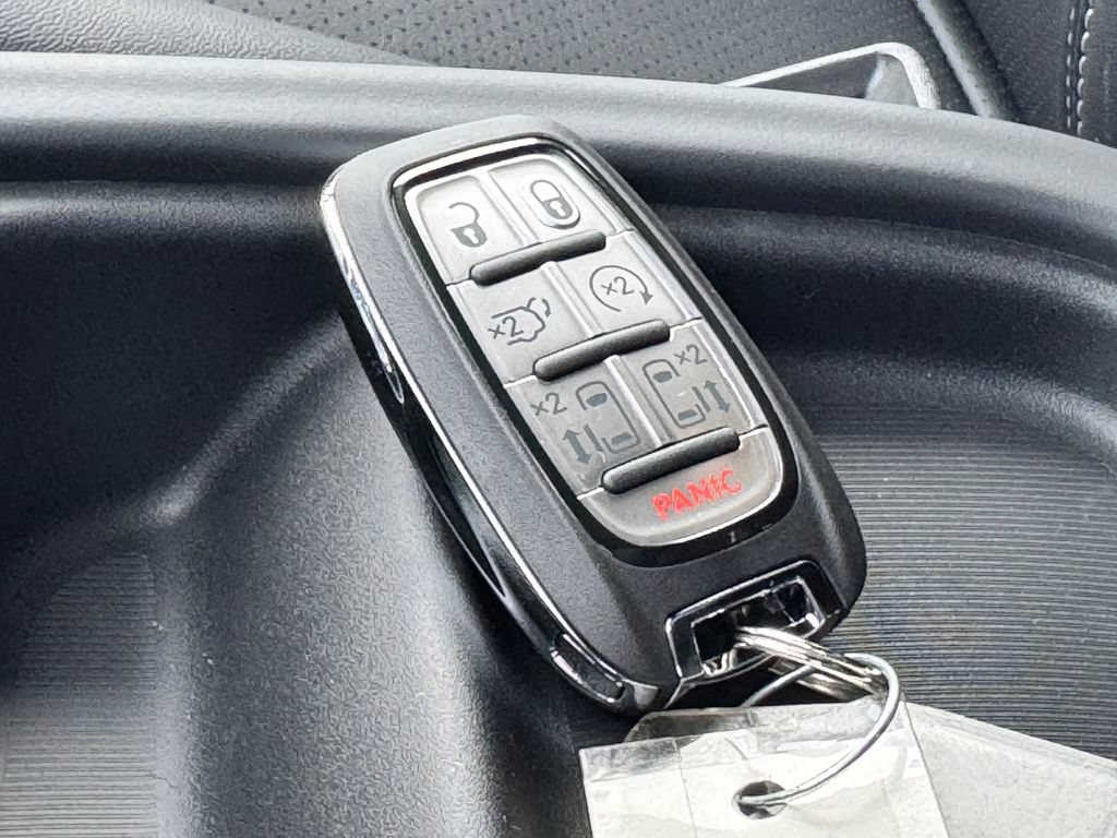 New 2027 Chrysler Pacifica Select FWD image 28
