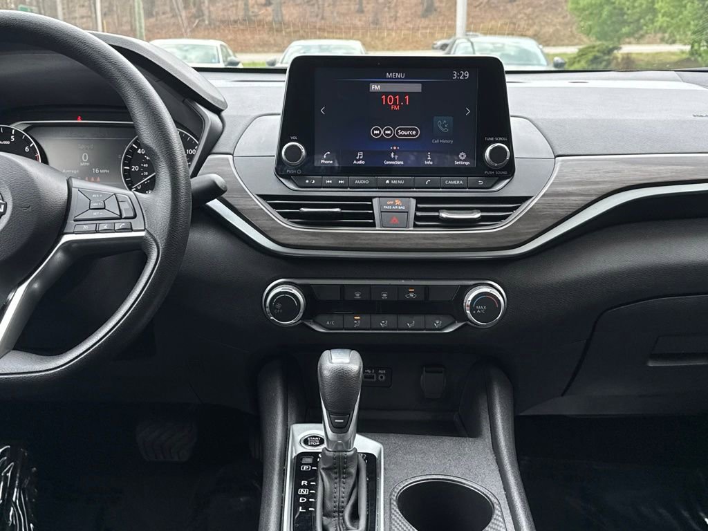 Used 2025 Nissan Altima 2.5 SV image 26