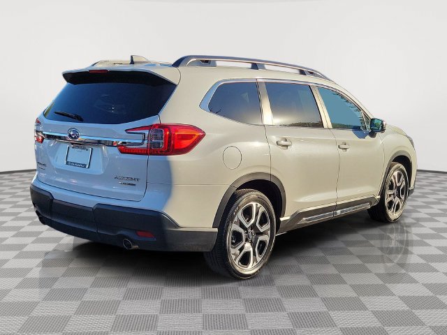 Used 2023 Subaru Ascent Limited w/ Technology Package AWD/4WD image 4