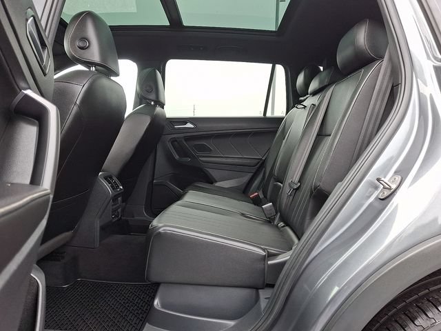 Used 2022 Volkswagen Tiguan SE R-Line AWD/4WD image 13