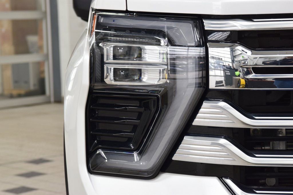 Used 2024 Chevrolet Silverado 2500 High Country w/ Technology Package image 12