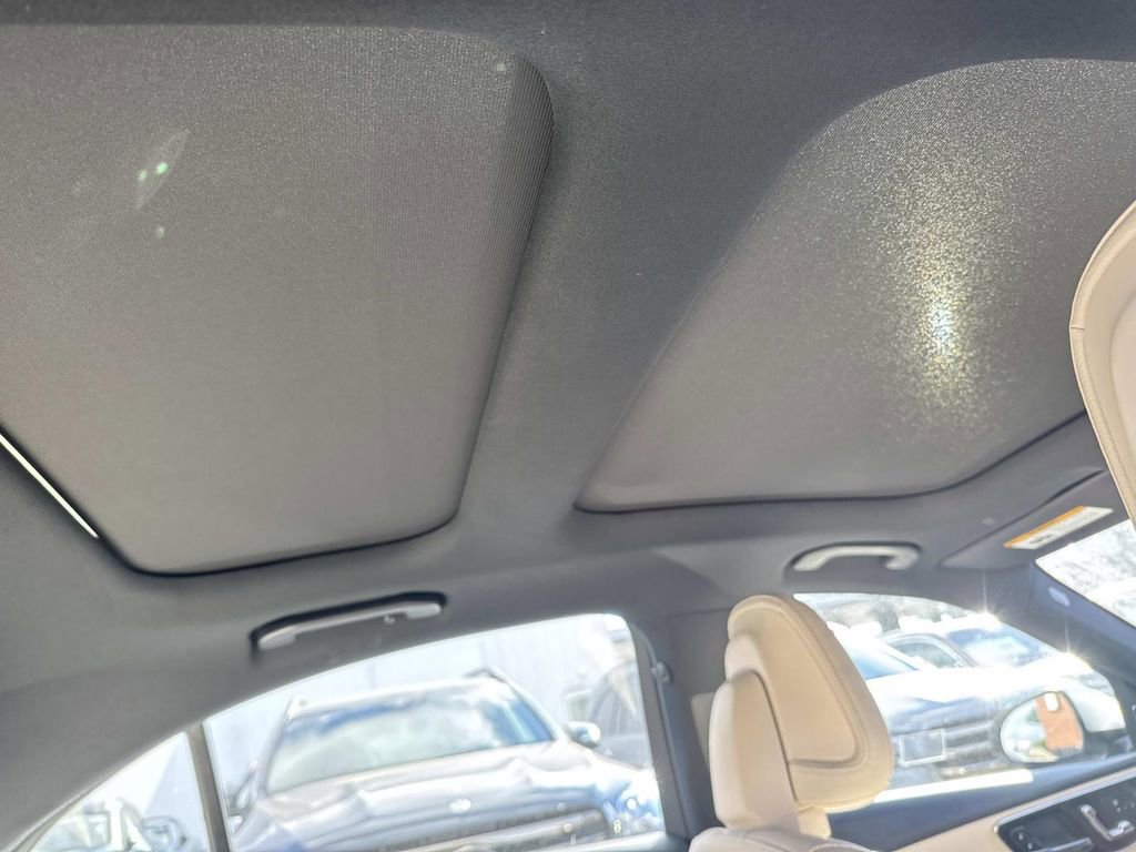 Used 2024 Mercedes-Benz C 300 Sedan image 10