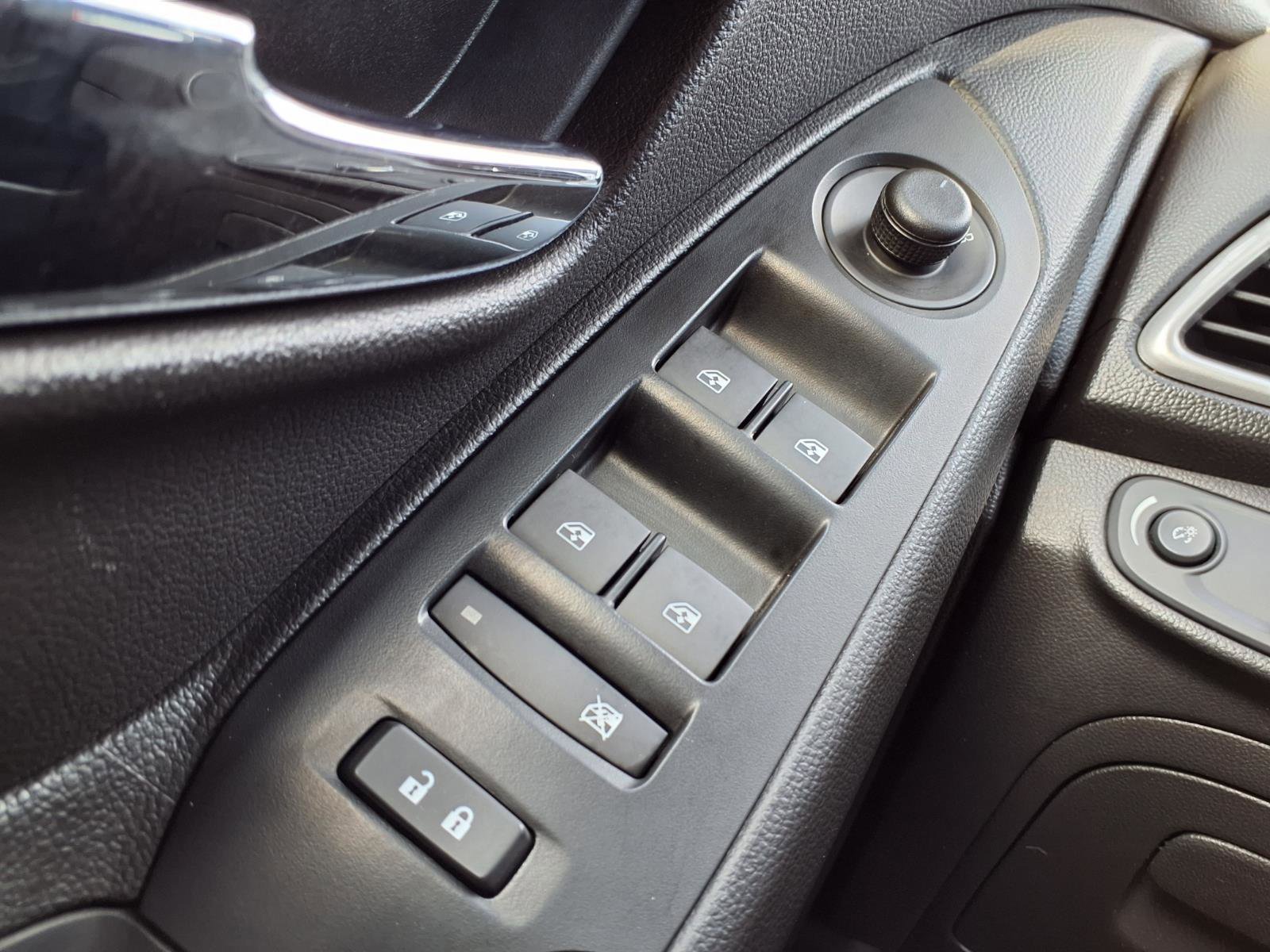 Used 2020 Chevrolet Trax LT w/ LT Convenience Package image 16