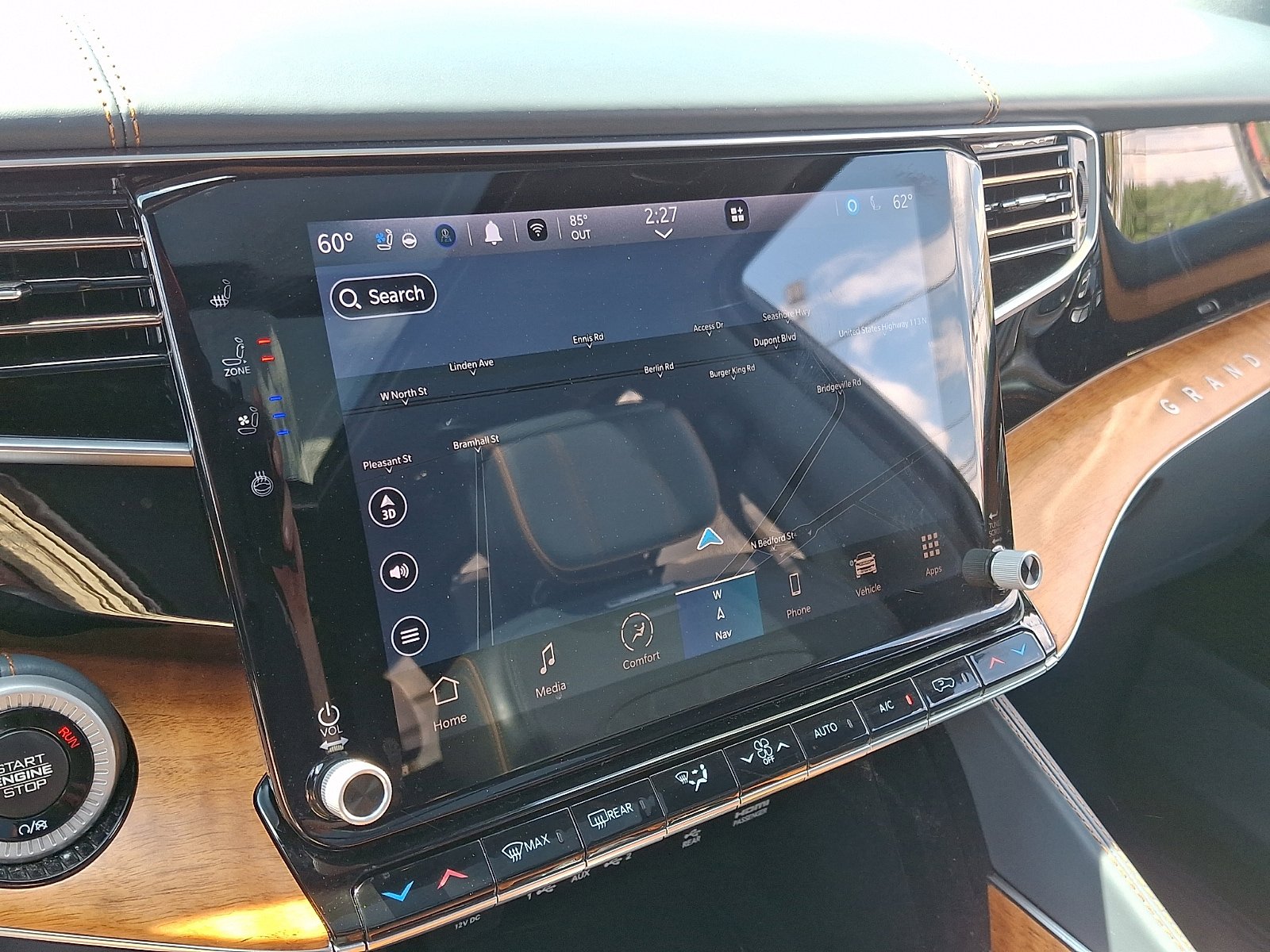 Used 2022 Jeep Grand Wagoneer Series III w/ Rear Seat Video Group 1 AWD/4WD image 18