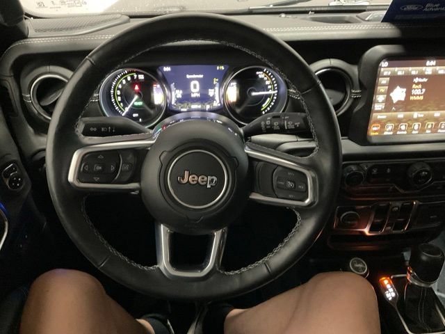 Used 2022 Jeep Wrangler Unlimited Sahara w/ Cold Weather Group AWD/4WD image 33