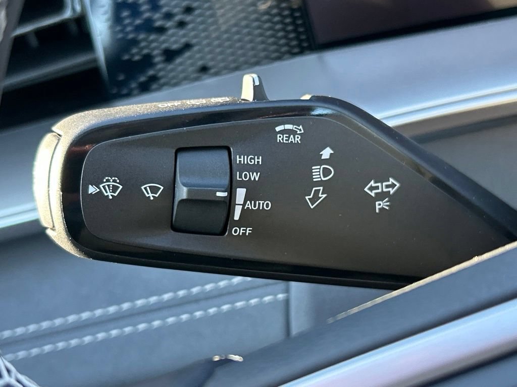 New 2026 Volkswagen Tiguan SE FWD image 29