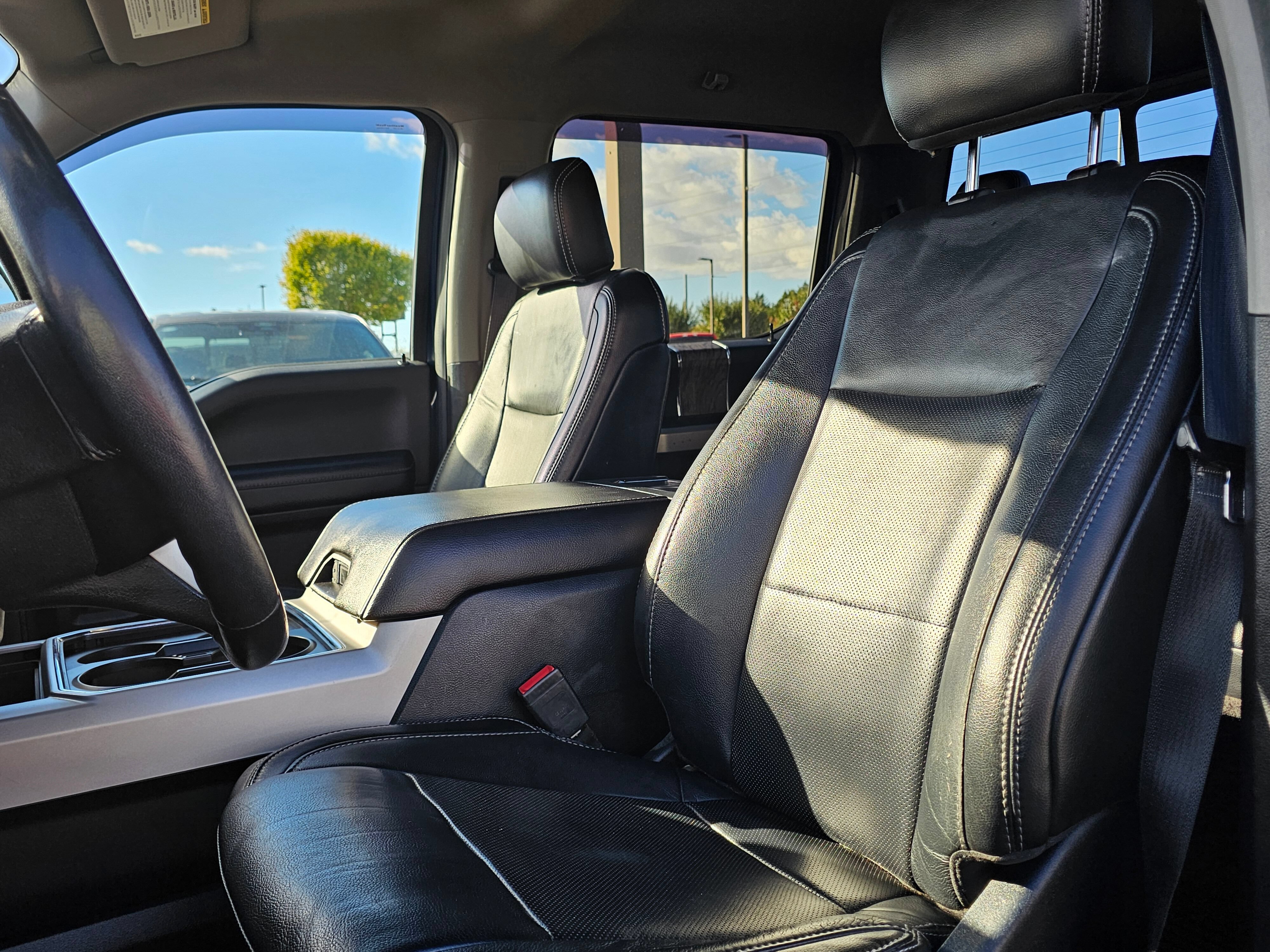 Used 2019 Ford F350 Lariat w/ Lariat Ultimate Package AWD/4WD image 19