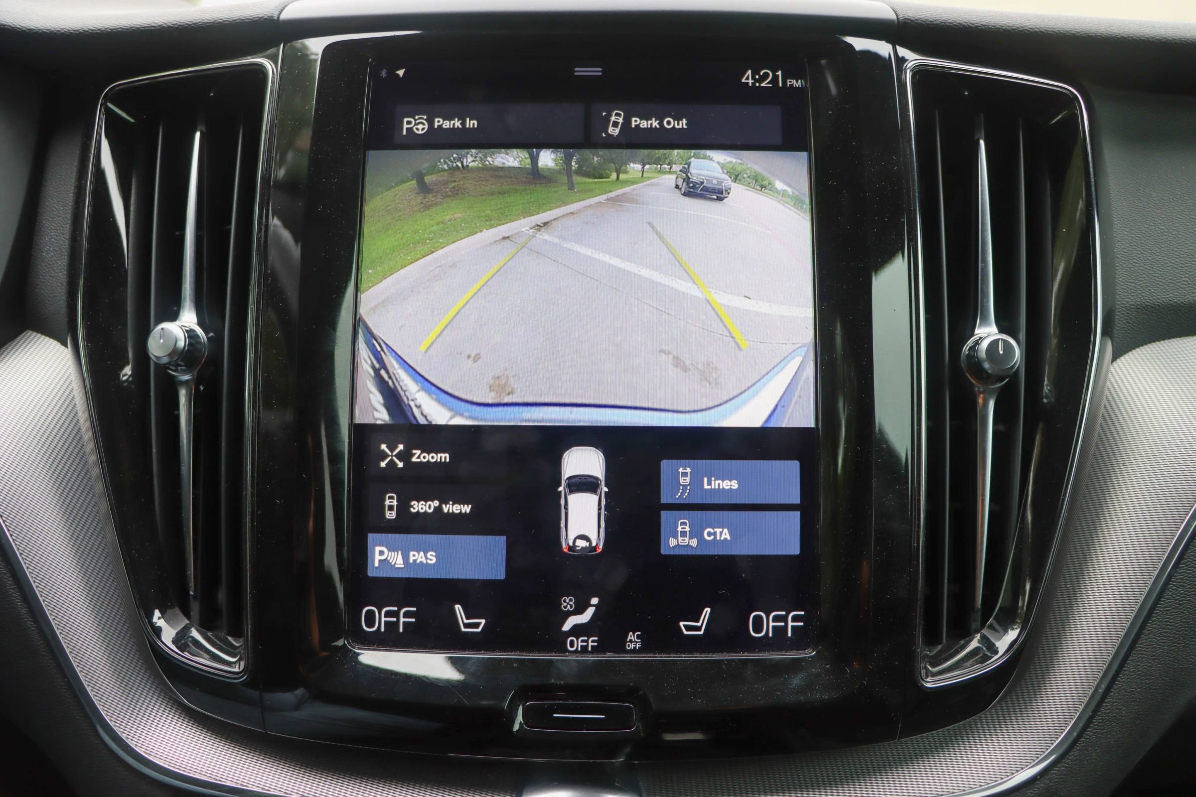 Used 2018 Volvo XC60 T6 R-Design w/ Convenience Package image 41