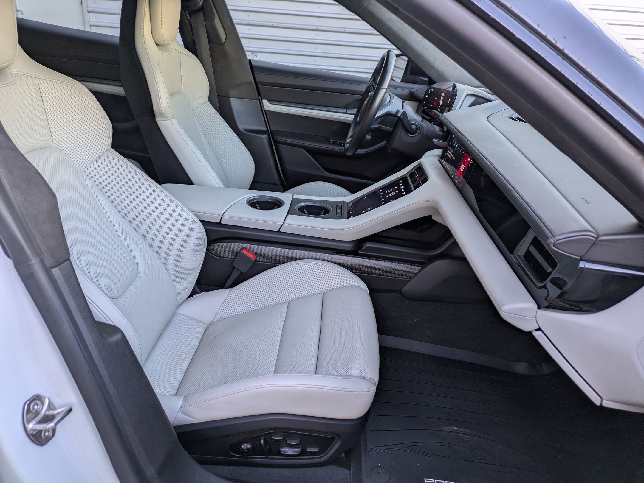 Used 2021 Porsche Taycan Turbo image 34