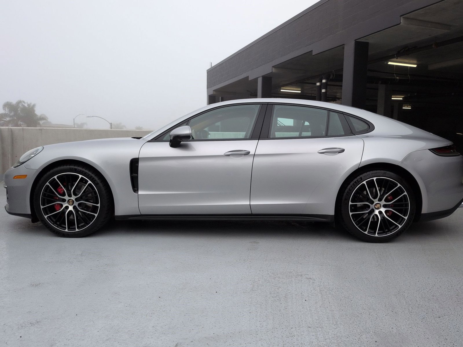 Certified 2022 Porsche Panamera 4S image 2