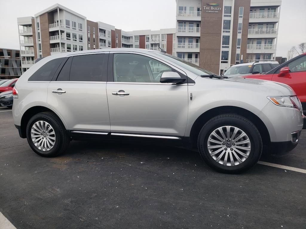 Used 2014 Lincoln MKX FWD w/ Walnut Swirl Wood Package image 11