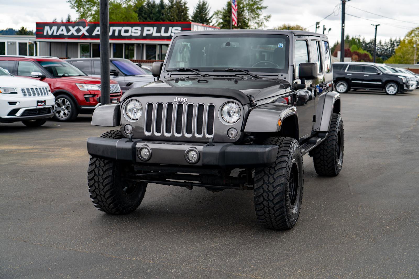 Used 2018 Jeep Wrangler Unlimited Sahara w/ Connectivity Group AWD/4WD image 4