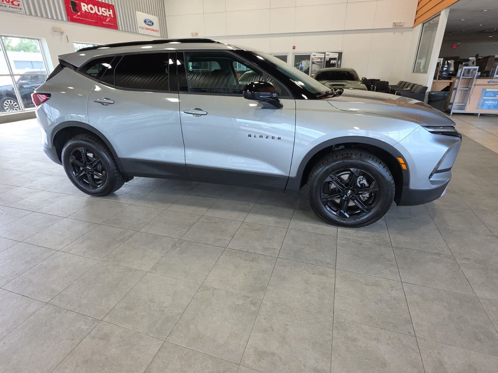 Used 2024 Chevrolet Blazer LT w/ Convenience Package FWD image 5