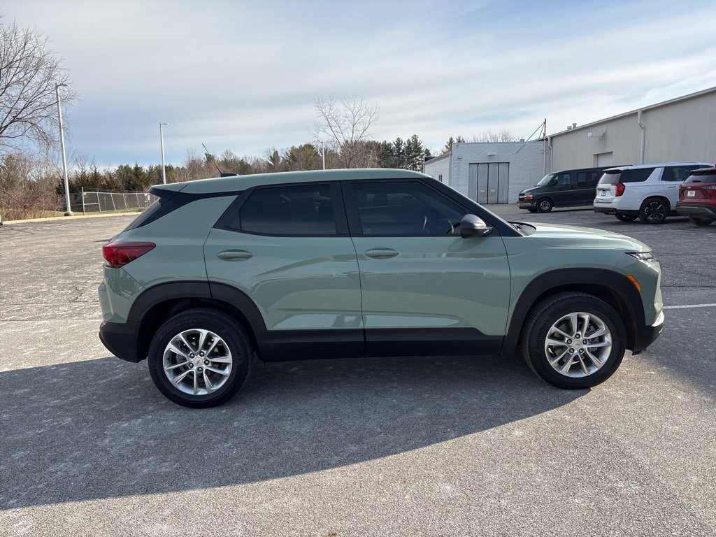 Used 2025 Chevrolet TrailBlazer LS w/ LS Convenience Package image 4