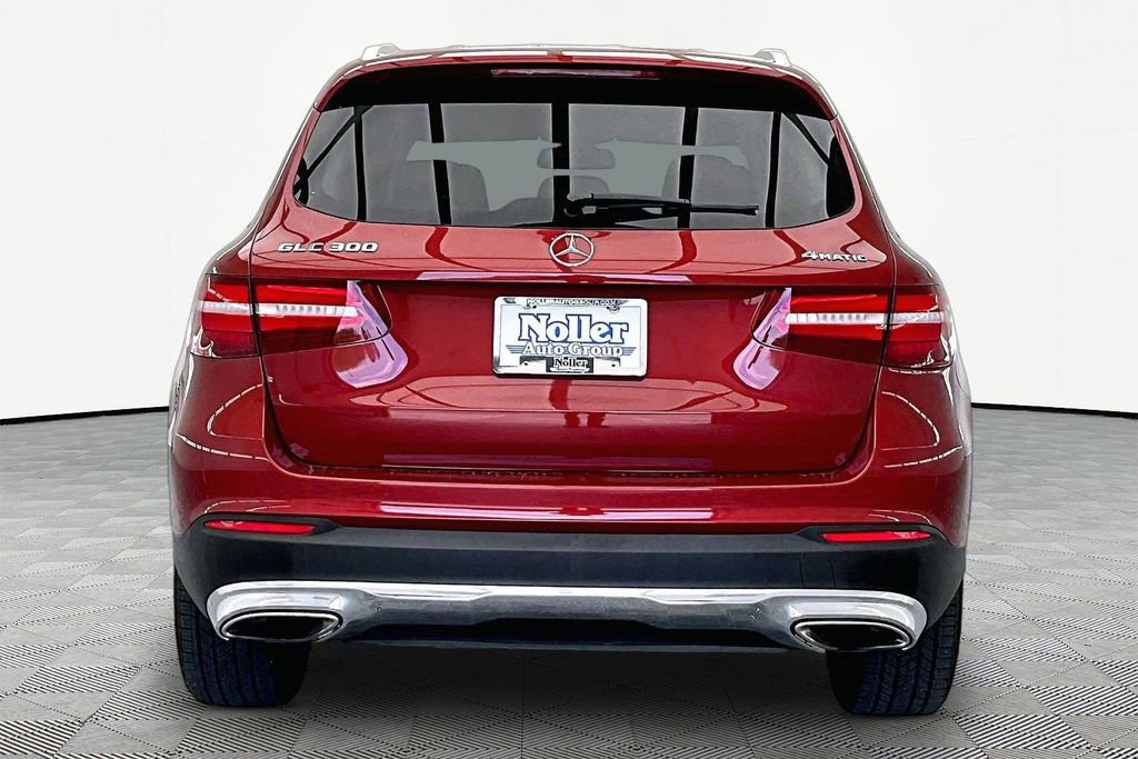 Used 2017 Mercedes-Benz GLC 300 4MATIC image 4