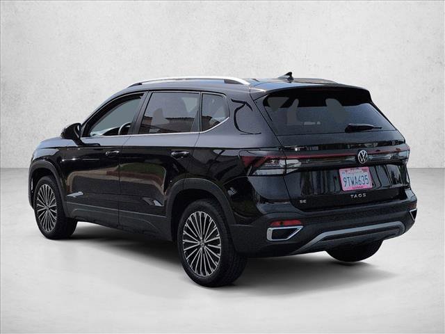 Used 2025 Volkswagen Taos SE w/ Panoramic Sunroof Package FWD image 8