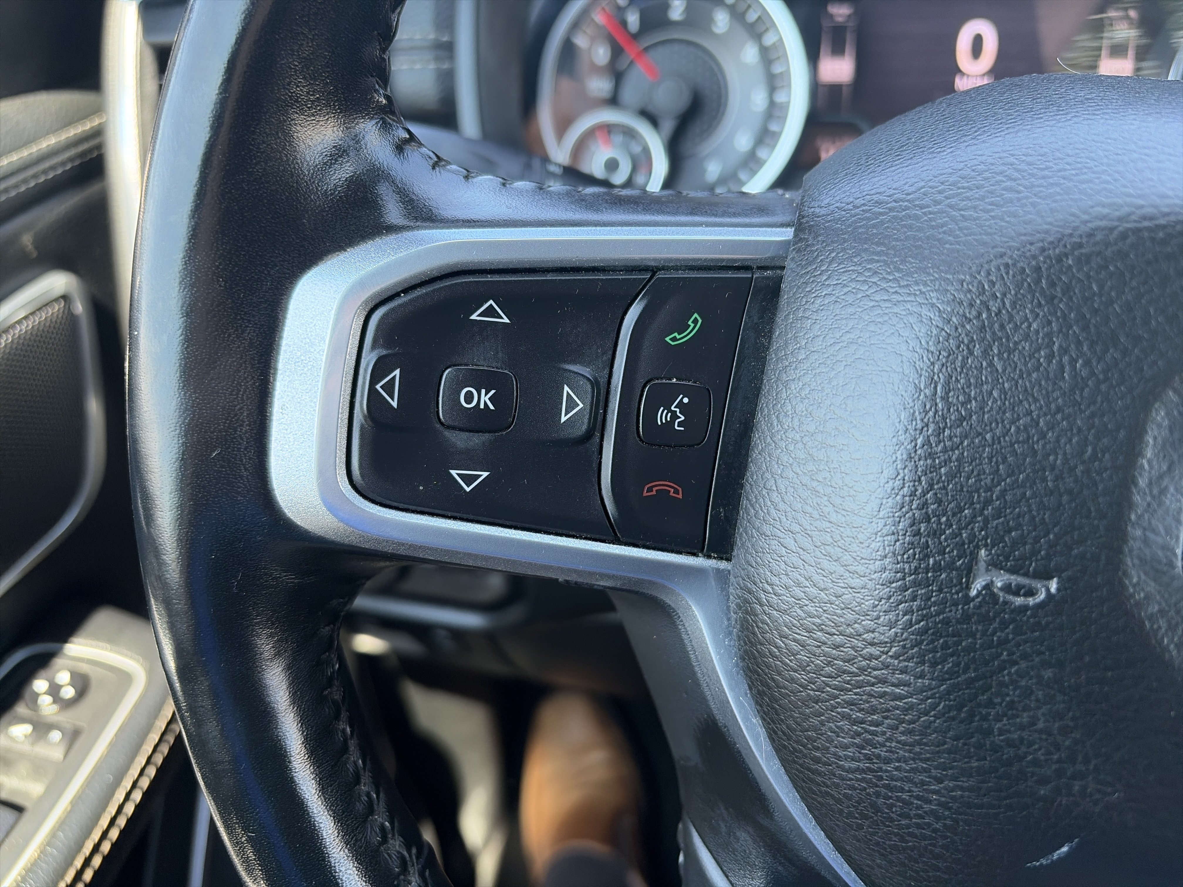 Used 2020 RAM 1500 Laramie AWD/4WD image 21
