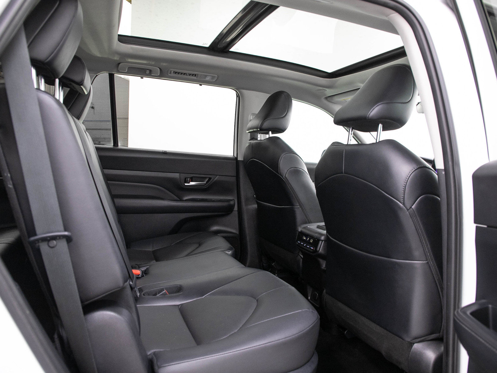 Used 2025 Toyota Grand Highlander AWD image 14