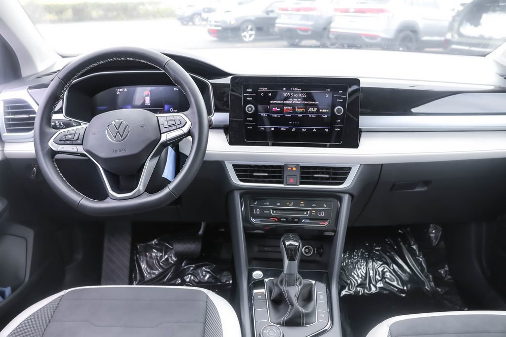 Used 2025 Volkswagen Taos SE image 27