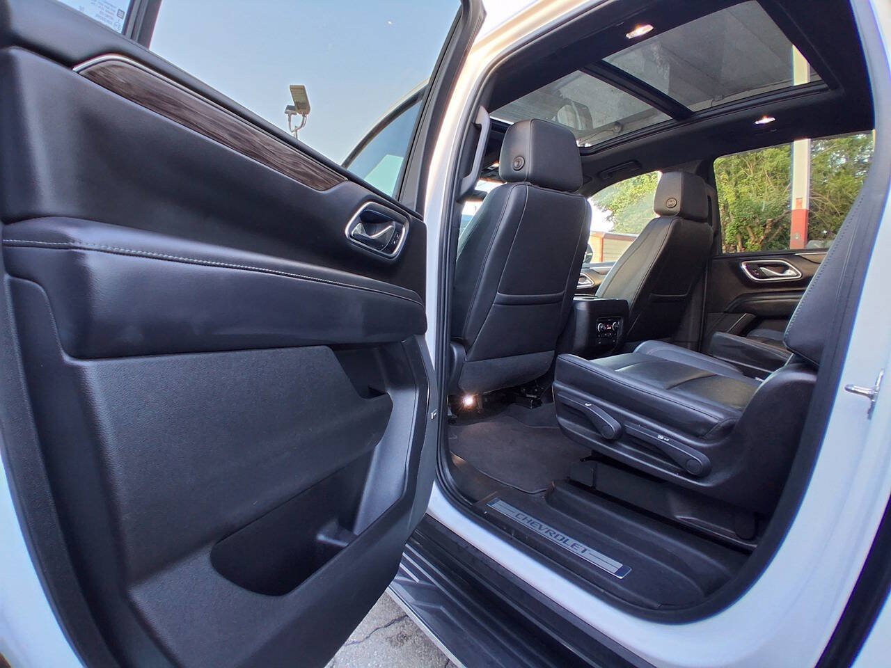 Used 2021 Chevrolet Suburban LT w/ LT Signature Package RWD image 14