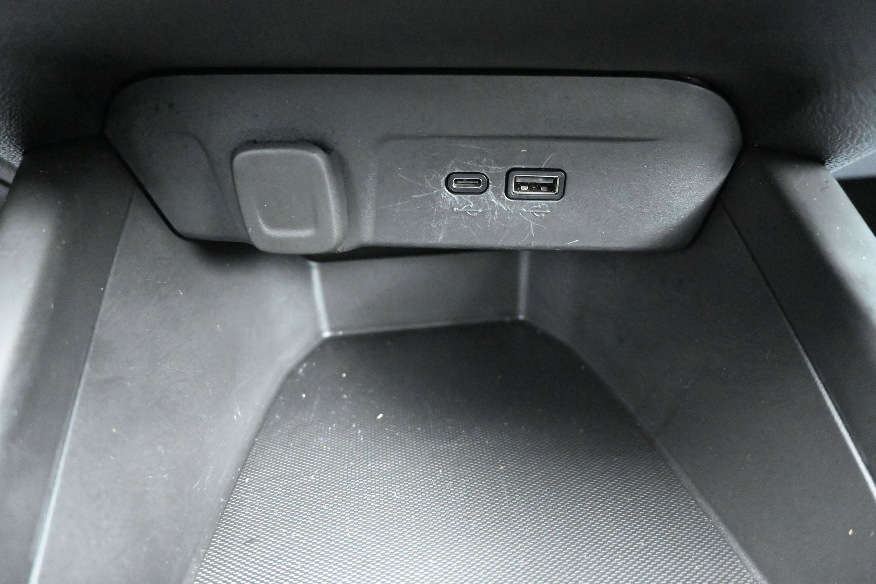 Used 2025 Chevrolet Trax RS w/ Sunroof Package FWD image 20