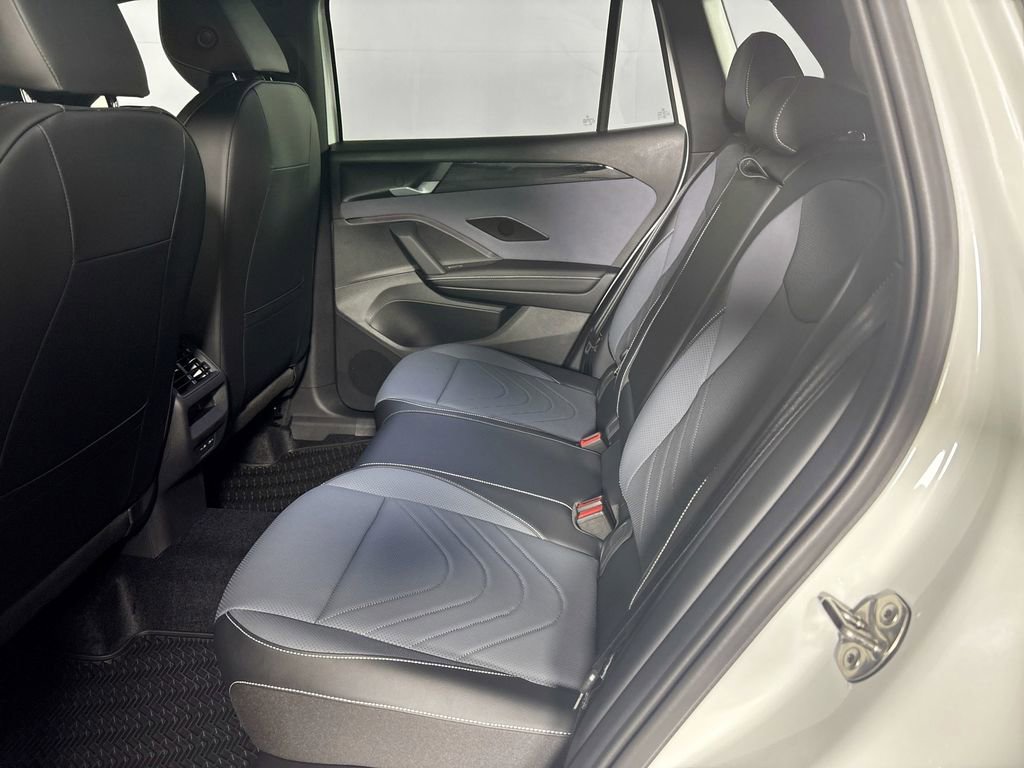 New 2025 Volkswagen Tiguan SE R-Line image 20