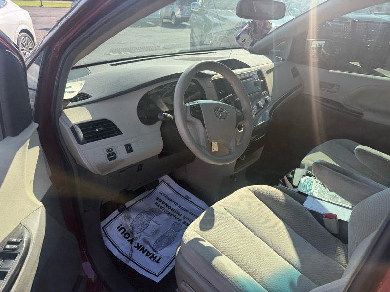Used 2012 Toyota Sienna LE FWD image 5