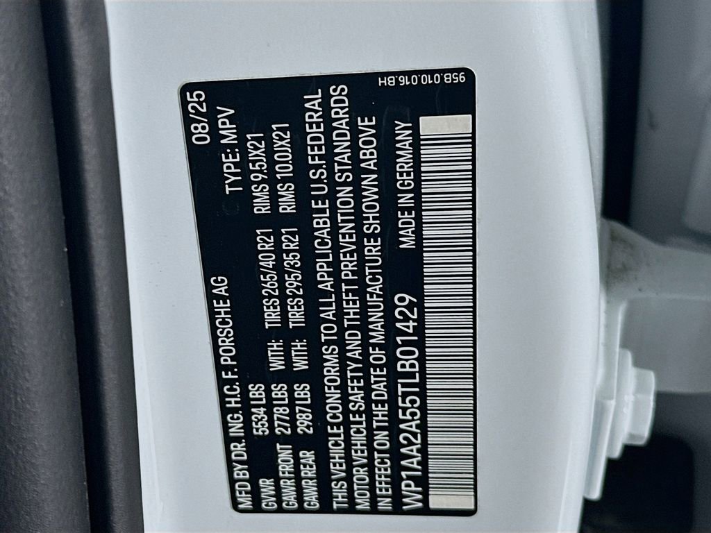 Certified 2026 Porsche Macan image 35