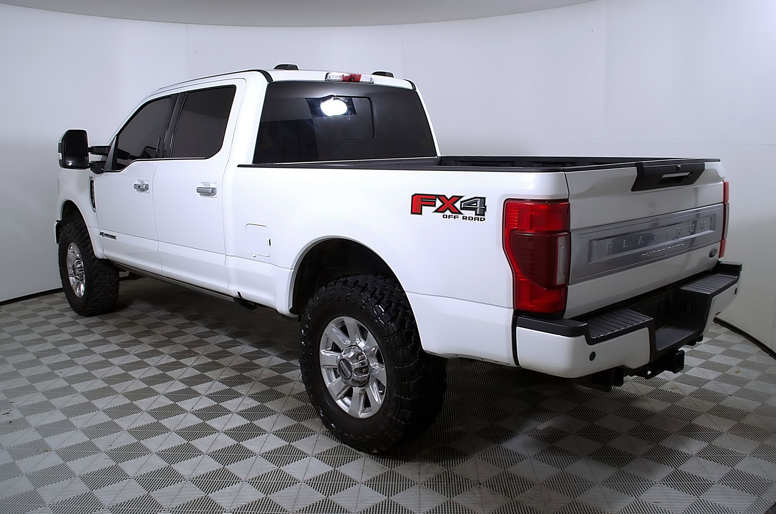 Used 2022 Ford F250 Platinum w/ FX4 Off-Road Package AWD/4WD image 9