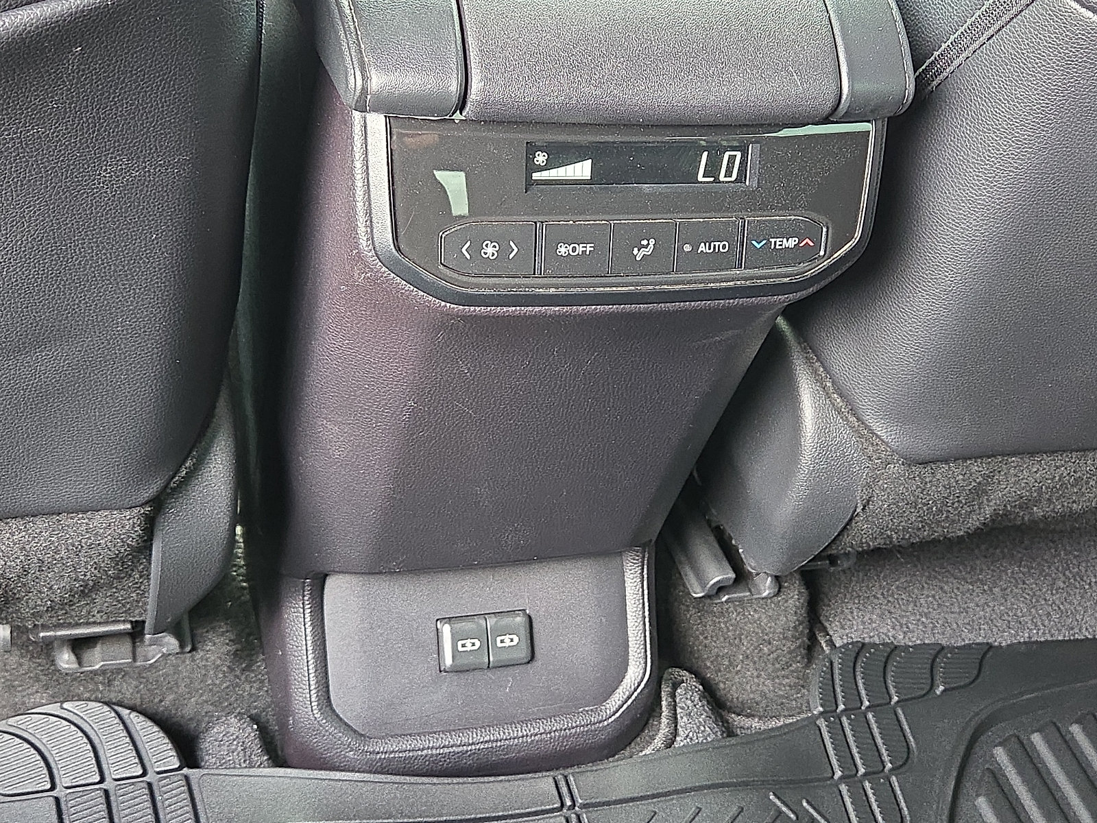 Used 2025 Toyota Highlander XSE AWD/4WD image 12