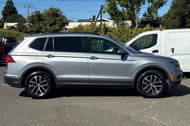 Used 2021 Volkswagen Tiguan SE w/ Panoramic Sunroof Package AWD/4WD image 2