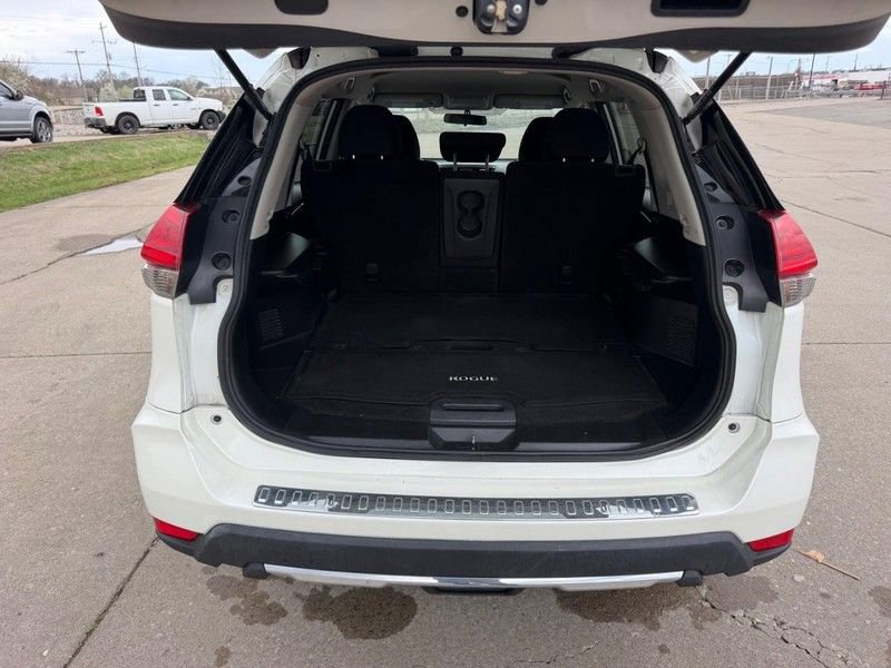 Used 2017 Nissan Rogue SV image 5