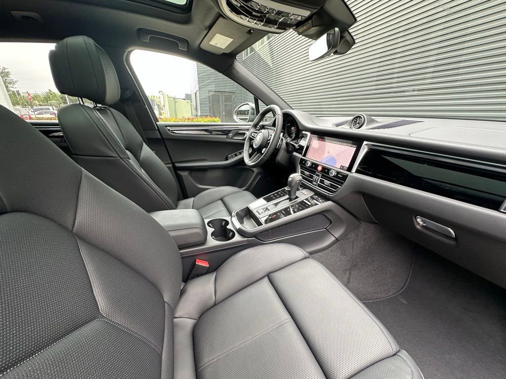 Used 2026 Porsche Macan Turbo AWD/4WD image 40