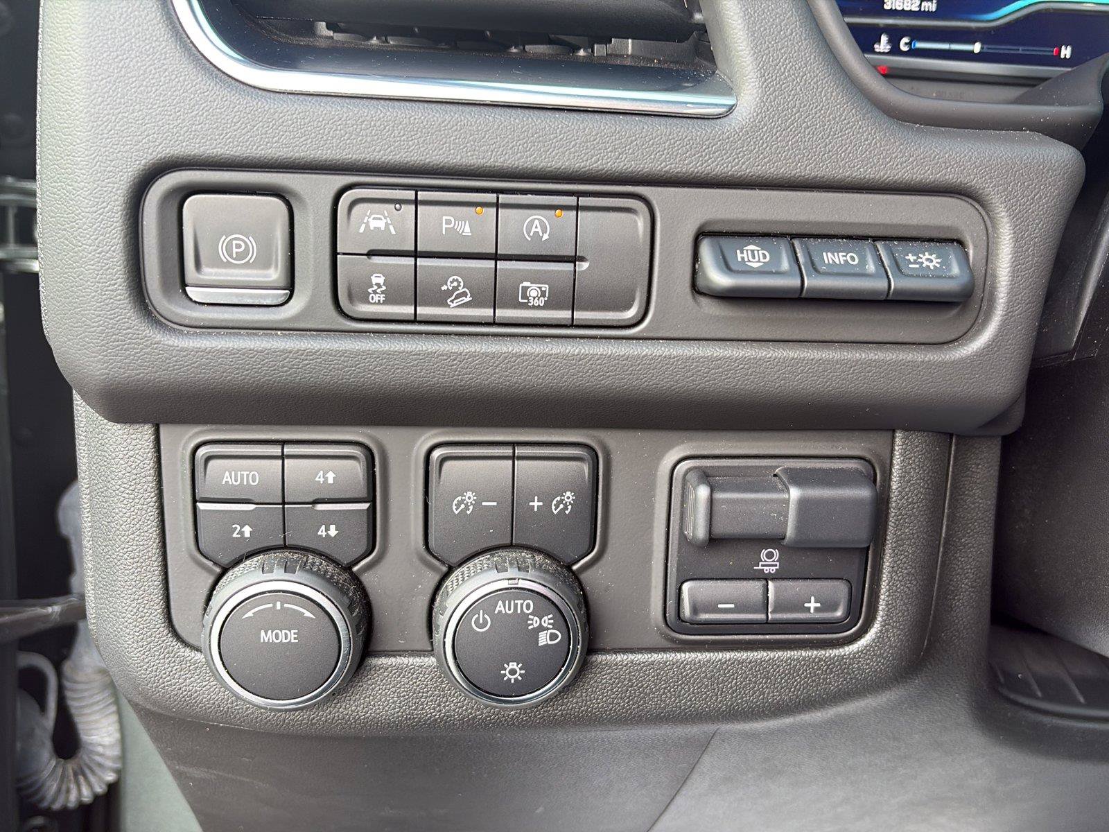 Used 2023 Chevrolet Tahoe Premier AWD/4WD image 27
