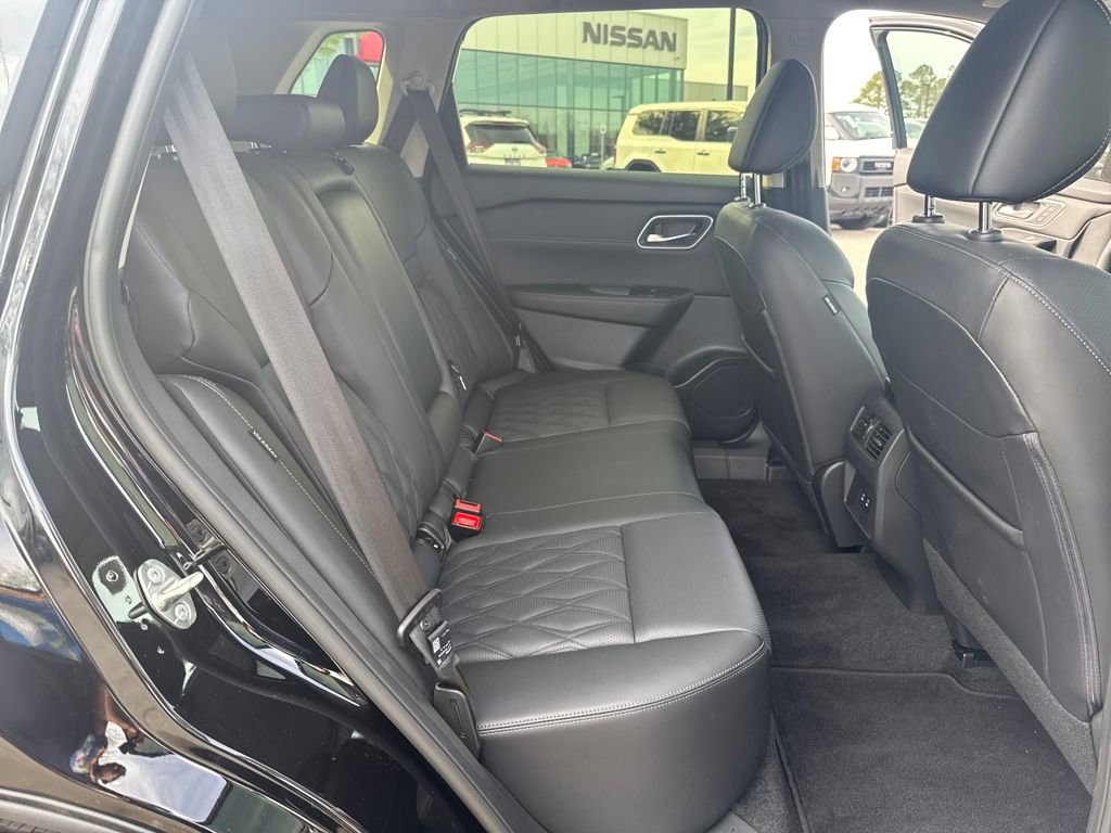 Used 2025 Nissan Rogue Platinum FWD image 42