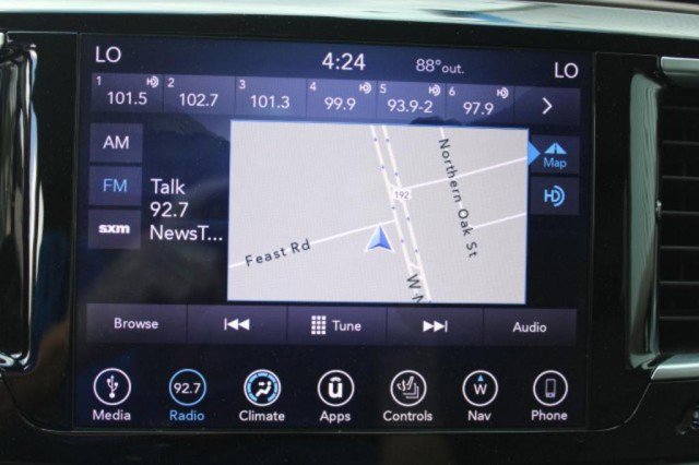 Used 2018 Chrysler Pacifica Touring-L Plus w/ Tire & Wheel Group image 25