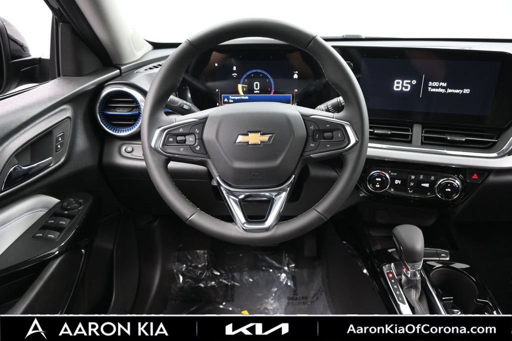 Used 2026 Chevrolet Trax LT w/ Sunroof Package FWD image 13