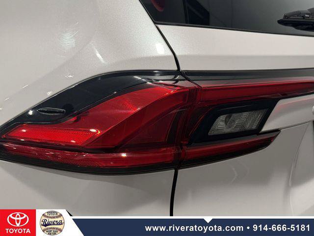 Certified 2024 Toyota Grand Highlander AWD image 10