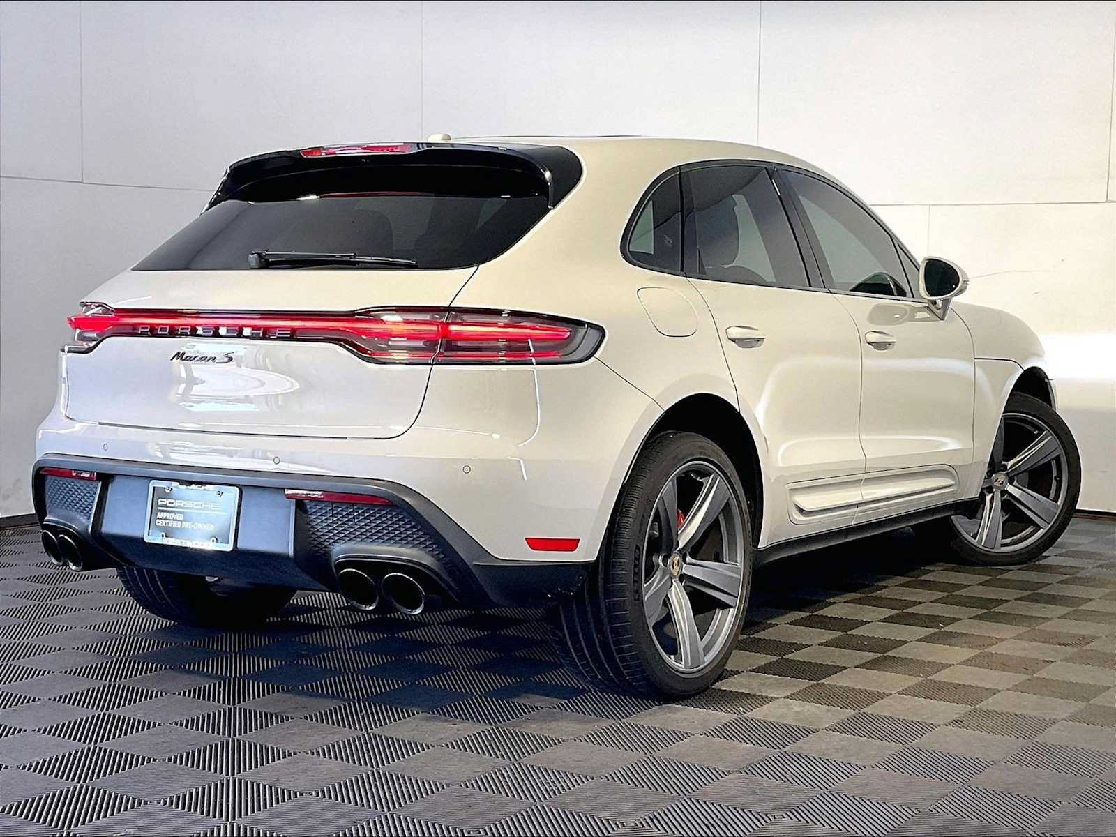 Certified 2023 Porsche Macan S AWD/4WD image 7