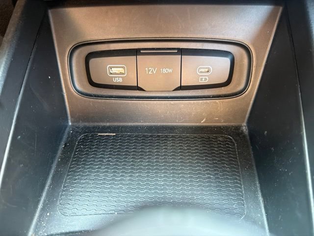 Used 2025 Hyundai Venue FWD image 28