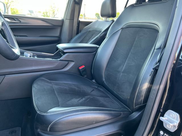 Used 2025 Jeep Grand Cherokee L Altitude AWD/4WD image 11