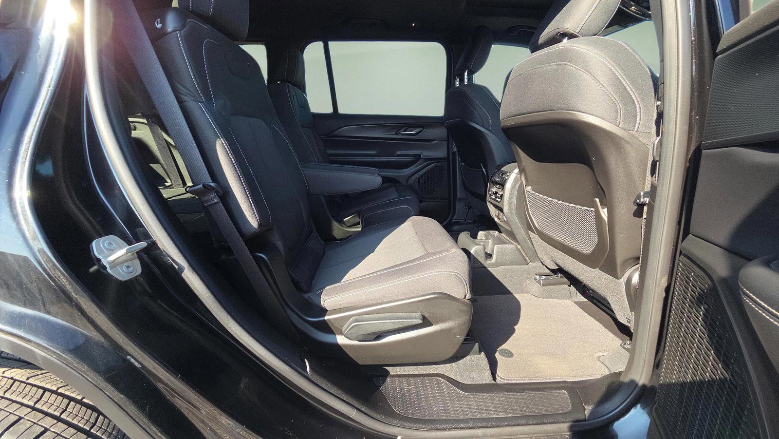 Used 2024 Jeep Grand Cherokee L Laredo w/ Luxury Tech Group I image 16