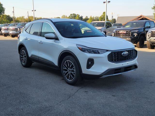 Used 2023 Ford Escape SE image 2