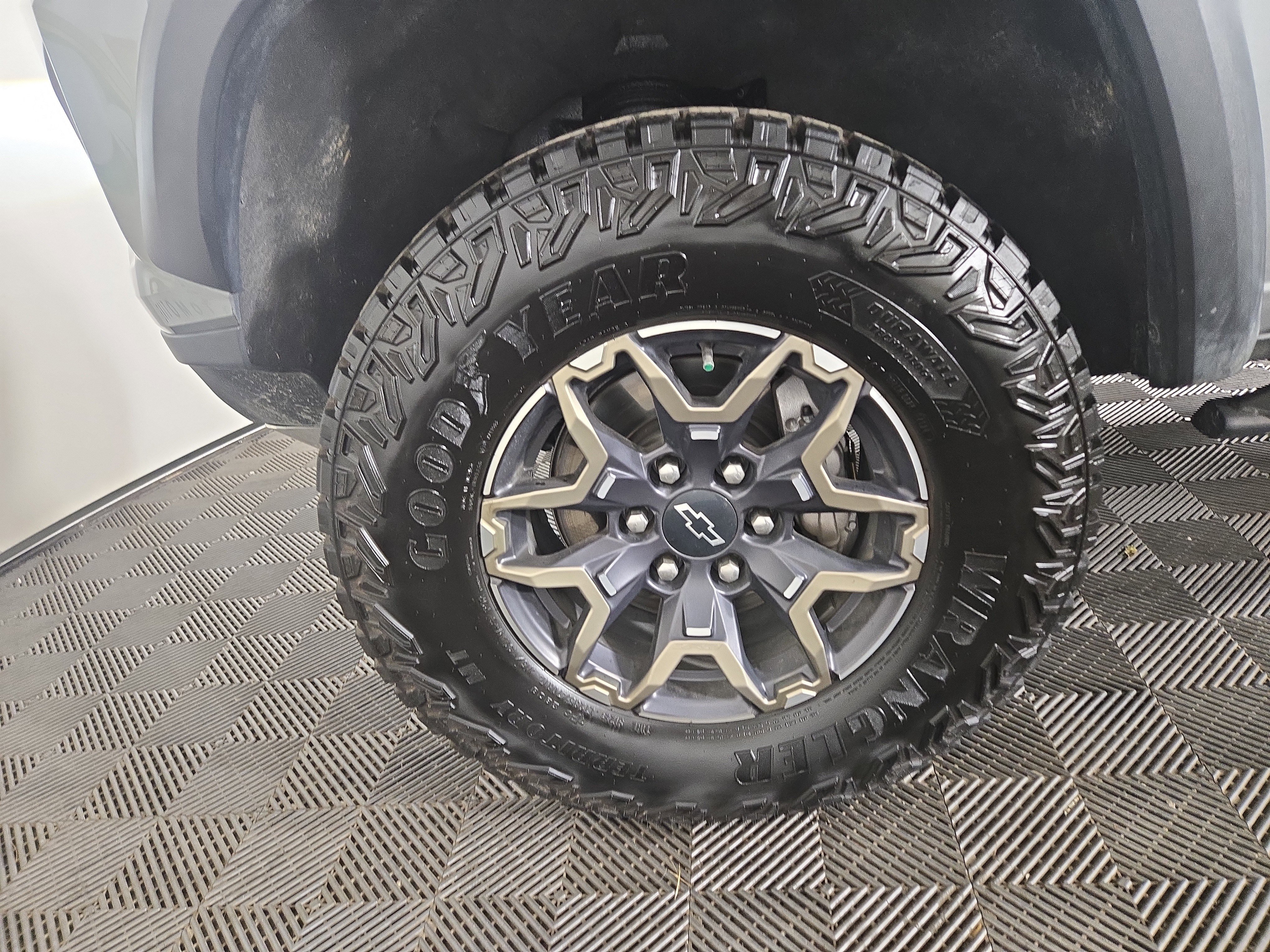 Certified 2025 Chevrolet Colorado ZR2 w/ Technology Package image 34