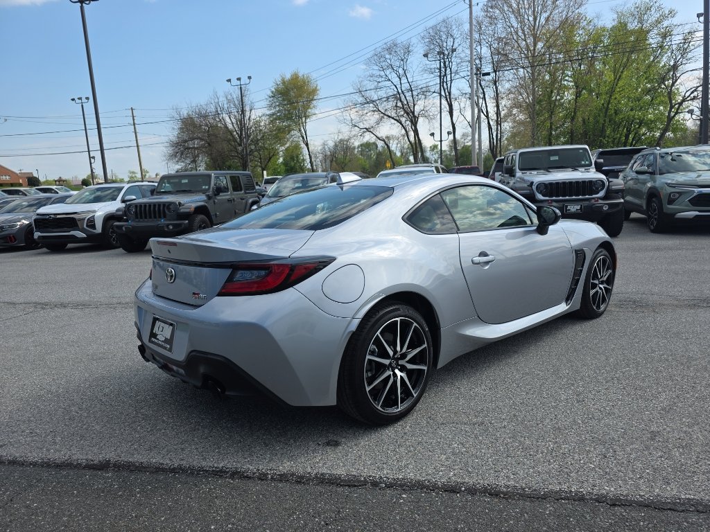 Used 2025 Toyota GR86 w/ ALL Weather Mat Package (TMS) RWD image 5