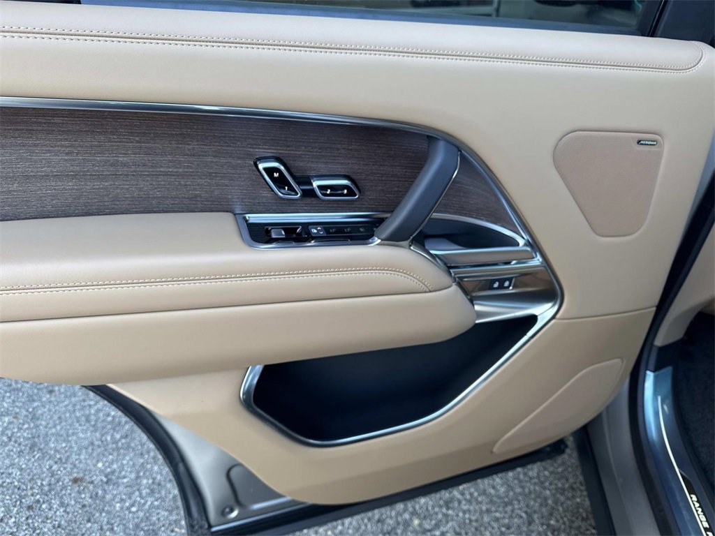 New 2026 Land Rover Range Rover Long Wheelbase SE image 13