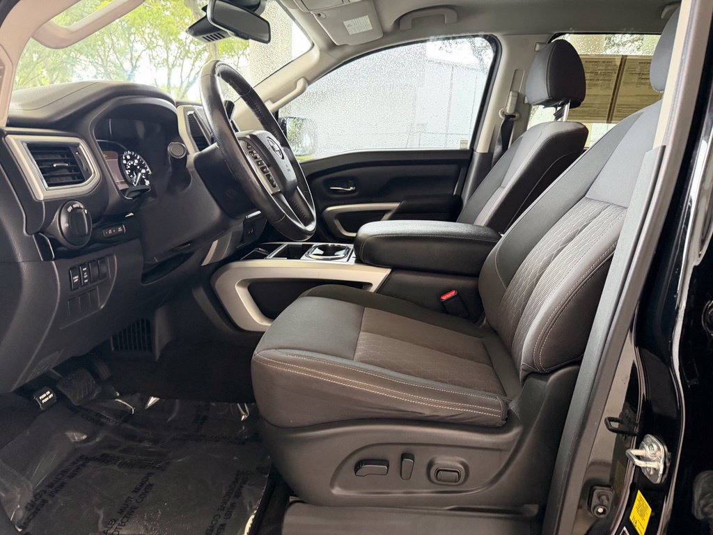 Used 2021 Nissan Titan SV w/ SV Convenience Package RWD image 6