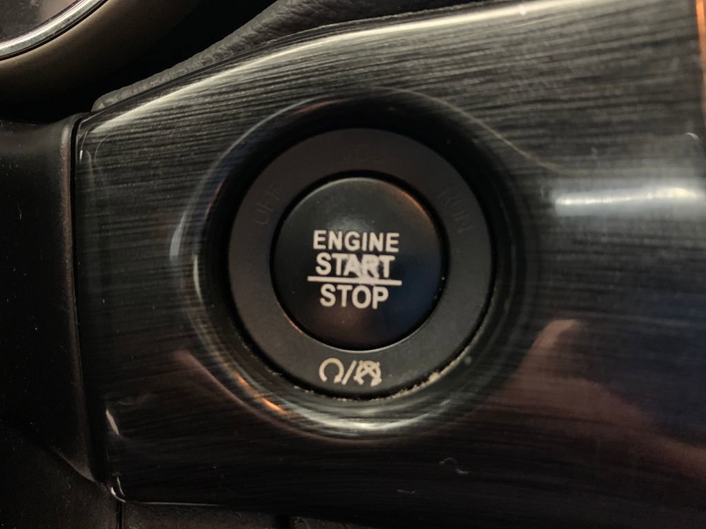 Used 2017 Jeep Grand Cherokee Laredo image 25