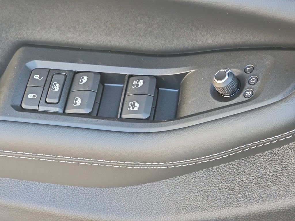 New 2025 Jeep Grand Cherokee Altitude image 28