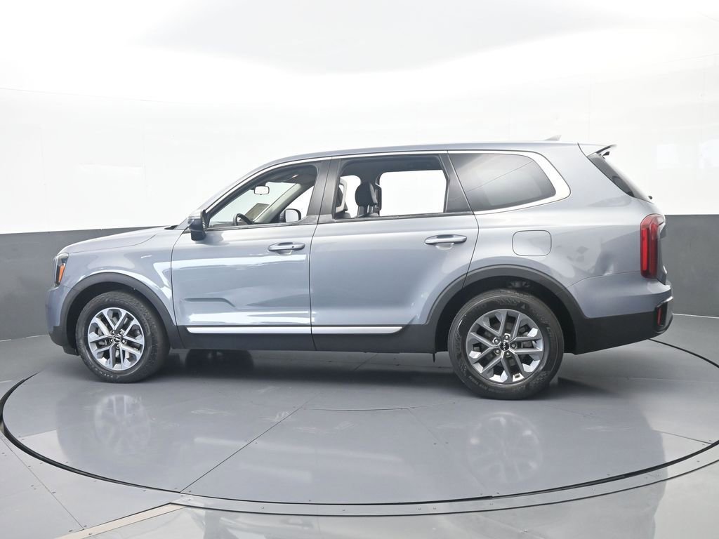 Used 2024 Kia Telluride LX FWD image 3